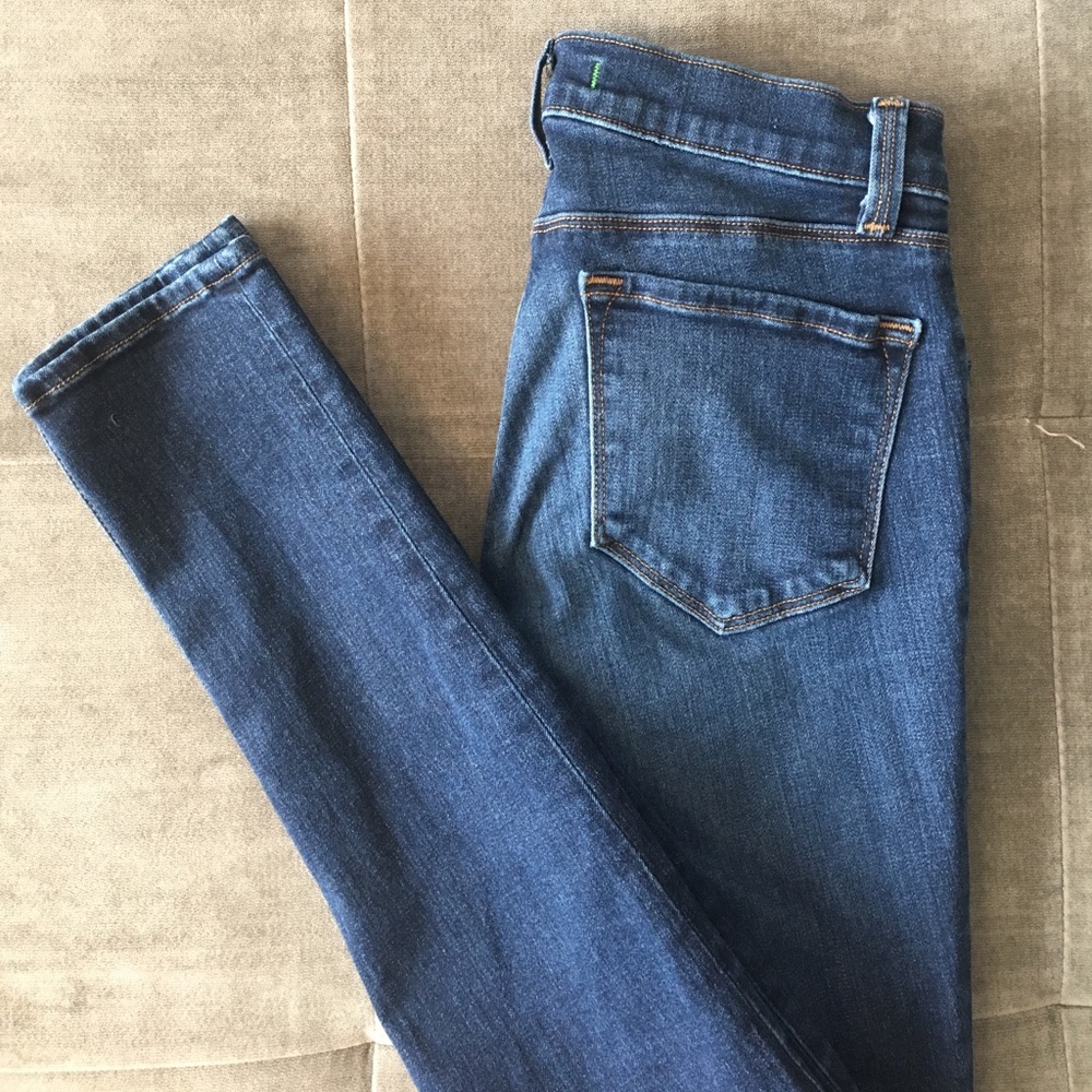 J Brand Mid-Rise Skinny Jeans (SIZE 25)