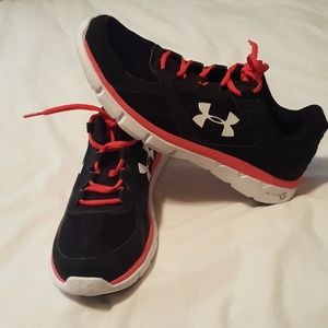 Under Armour Mens 8.5 shoes