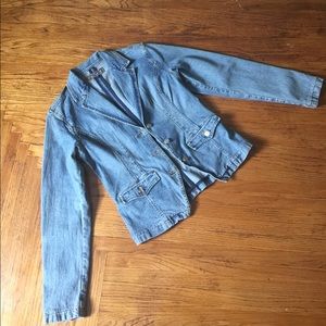💙Women's Fitted Denim jacket. Size MEDIUM.