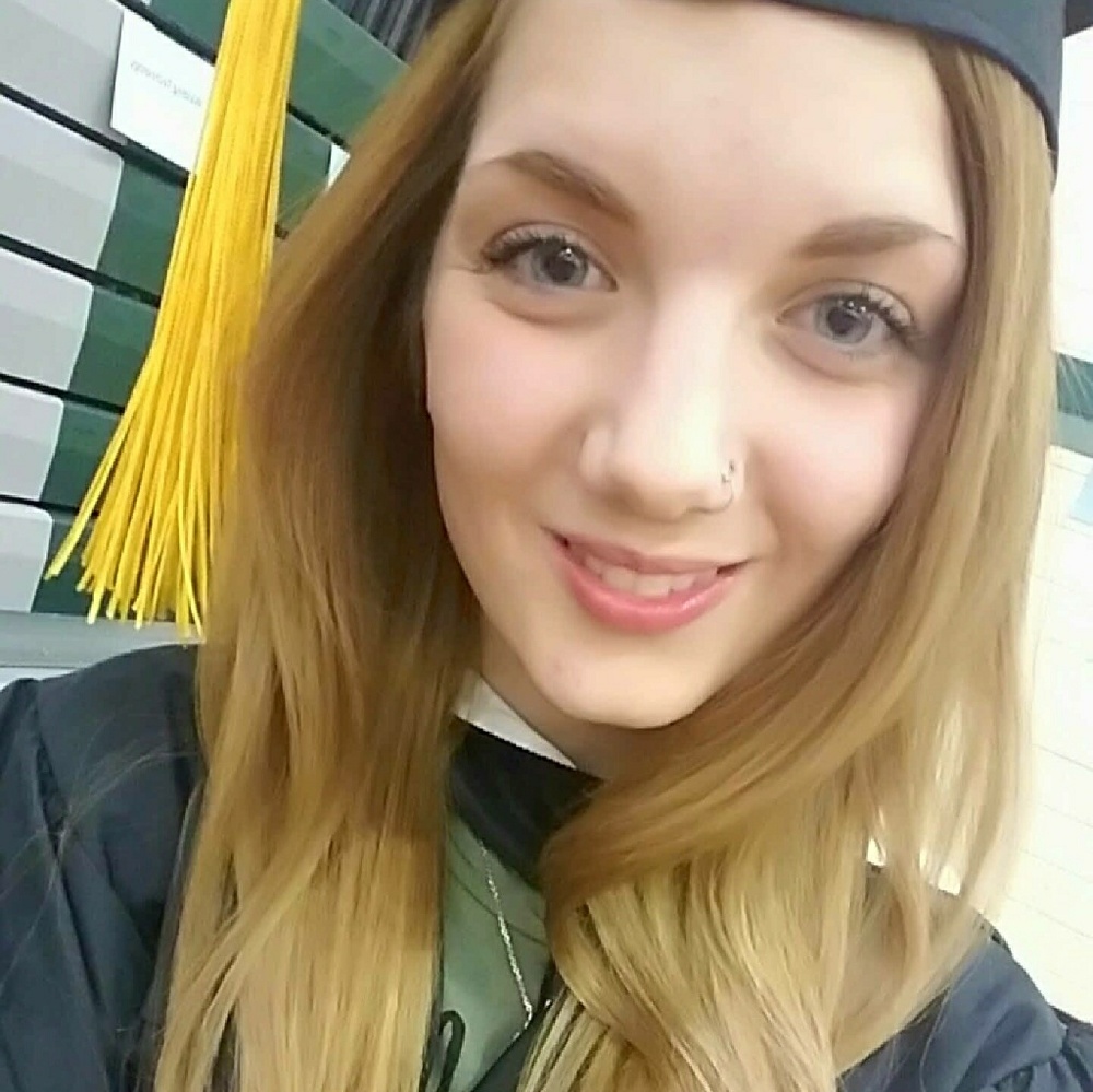 Meet your Posher, Kayla