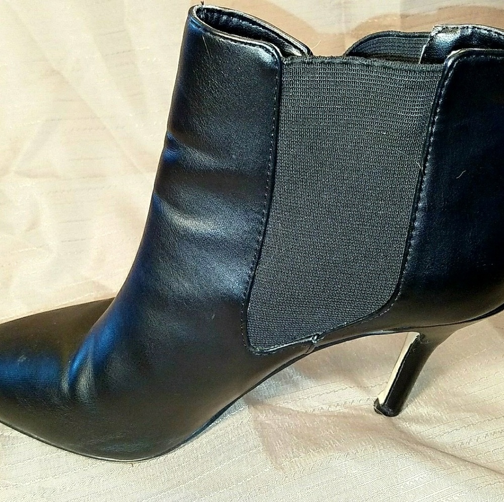 Ann Taylor Black Heeled Ankle Boots