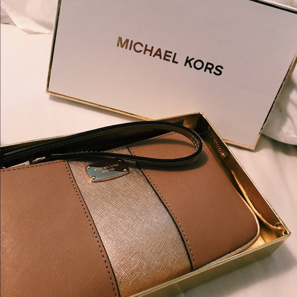 Michael Kors wristlet