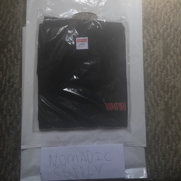 Supreme X Vampirella Card Tee - Picture 3 of 4