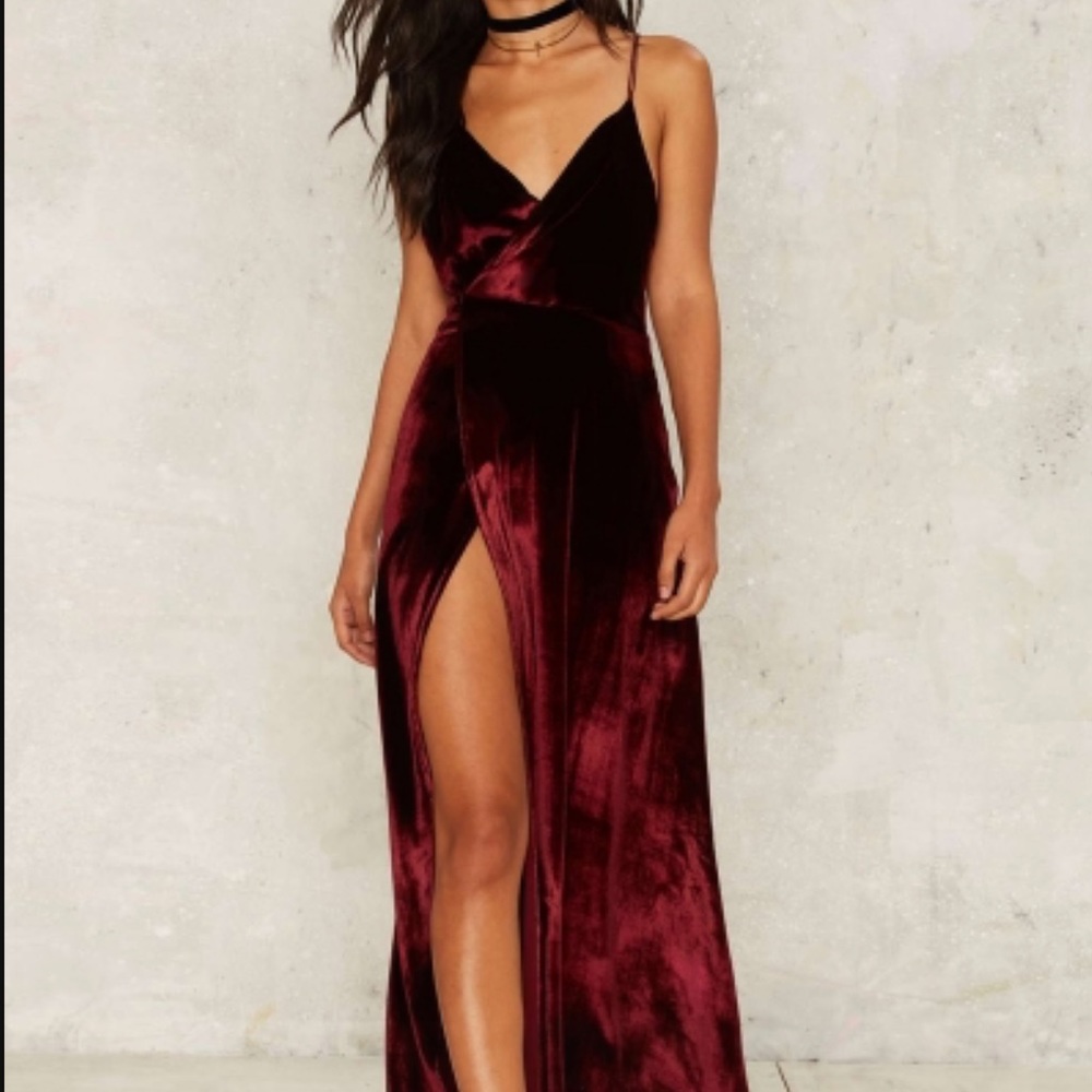 Velvet maroon prom dress!