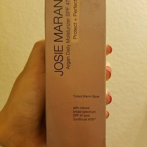 Josie maran Argan daily moisturizer spf 47