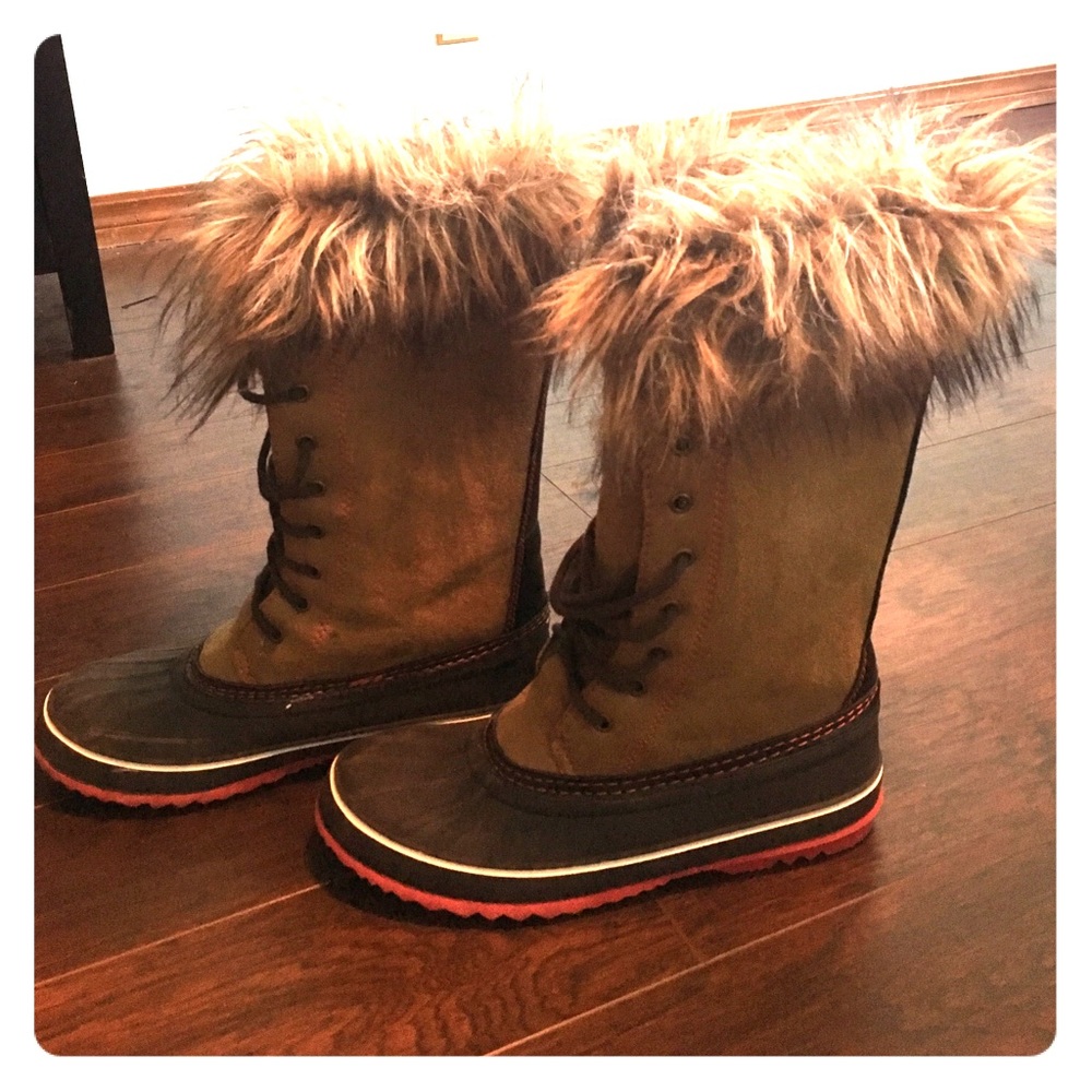 Women's Snow Boots Never been worn