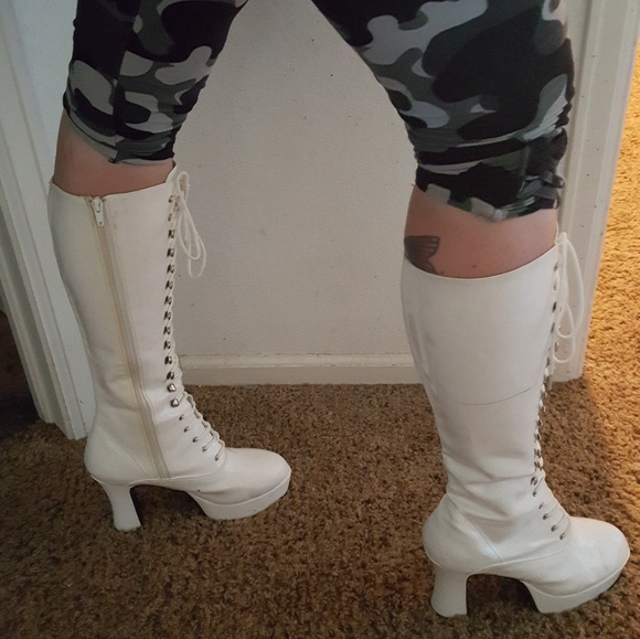 Pleather Halloween boots - Picture 2 of 4
