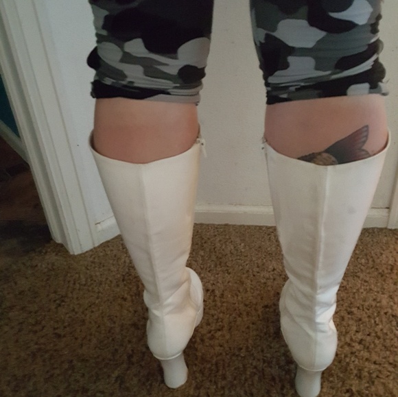 Pleather Halloween boots - Picture 3 of 4