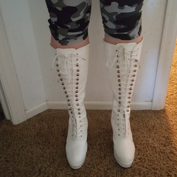 Pleather Halloween boots - Picture 4 of 4