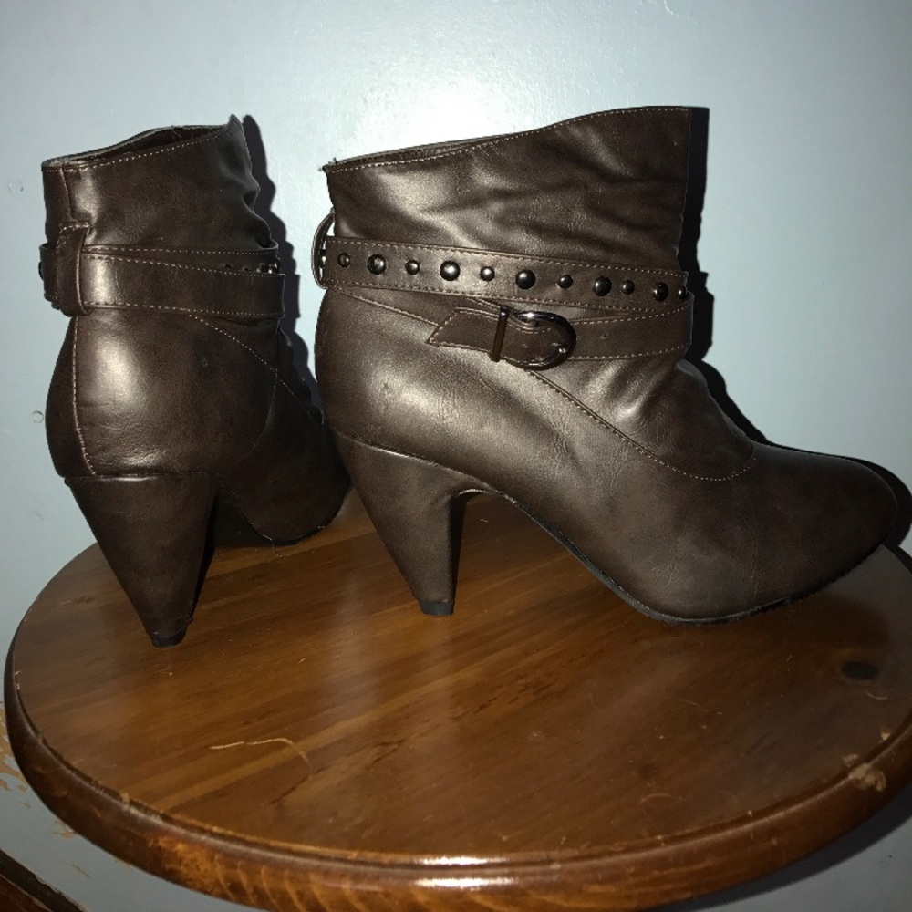 Heeled booties