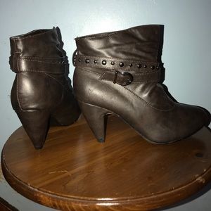 Heeled booties