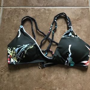 Cute crisscross bandeau swimsuit top