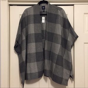 NWT Comfy Gray Plaid Poncho