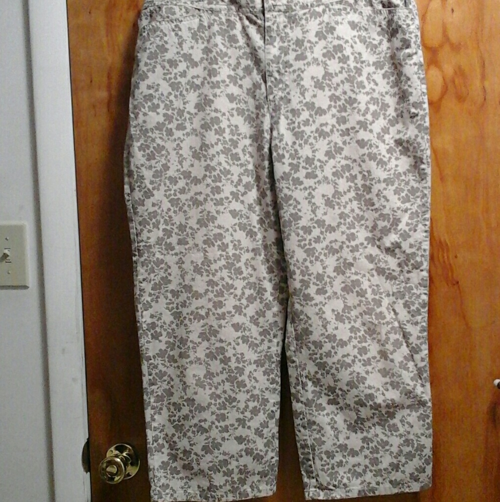 Women's Calvin Klein Crop Length Pants.
