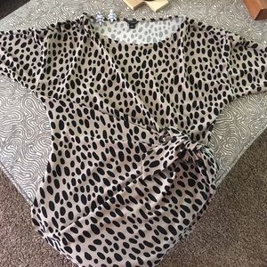 ANN Taylor cute top!
