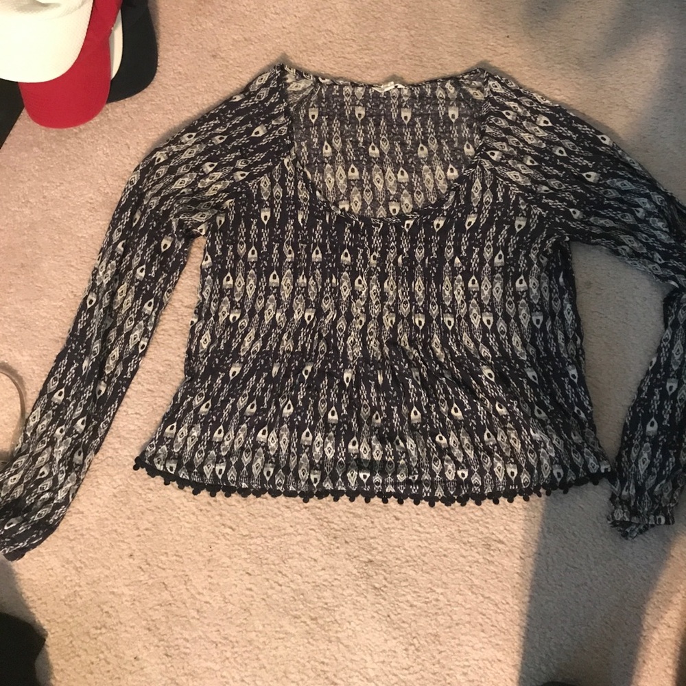 Long sleeve patterned blue top