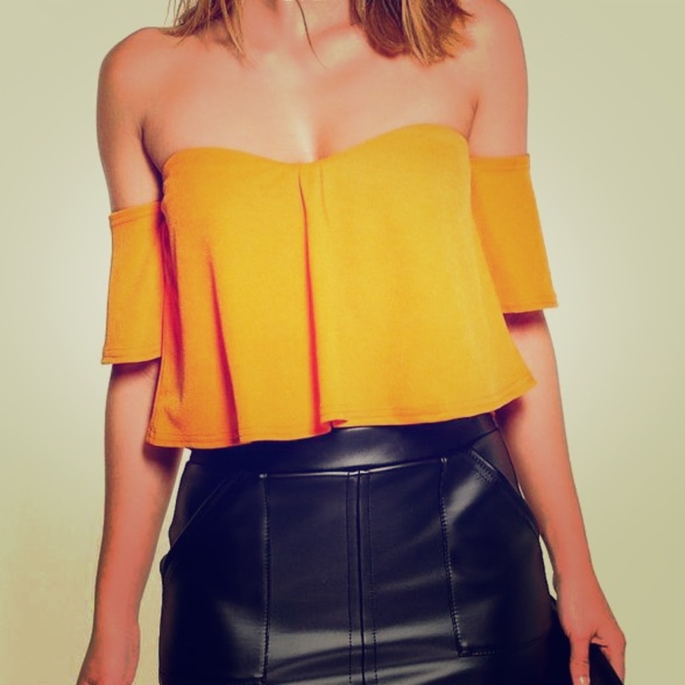 Off shoulder mustard top never worn still has tags