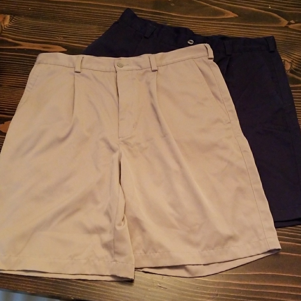 2 pair men's Nike golf shorts