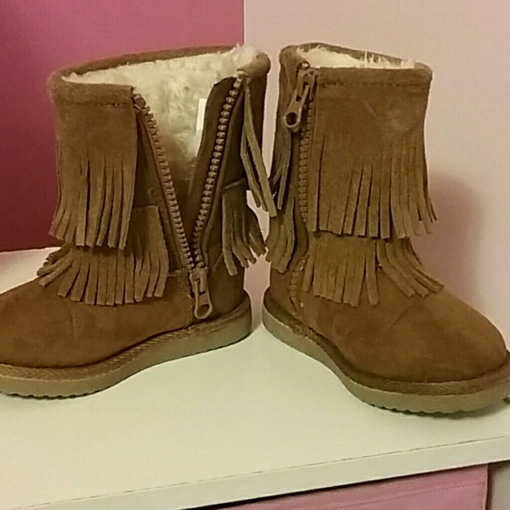 Girls toddler fringe boots size 6