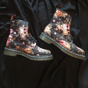 Floral print, black Dr. Martens. Size 7