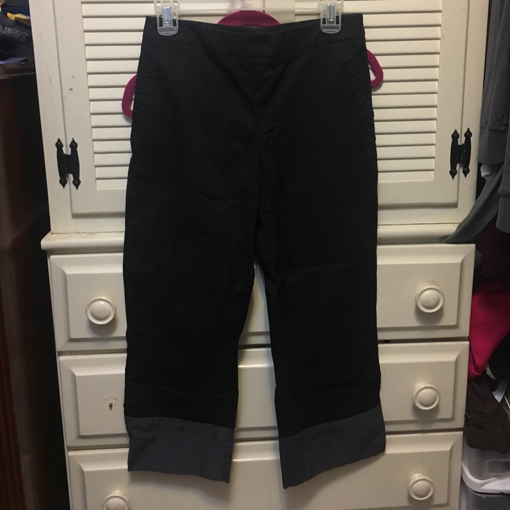 Black and grey capris