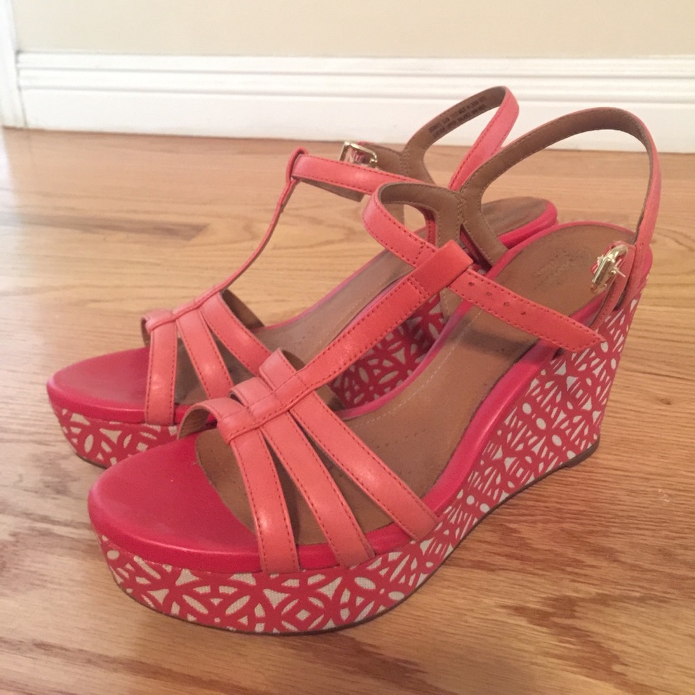 HUGE CLOSET SALE🎉 Clarks wedges