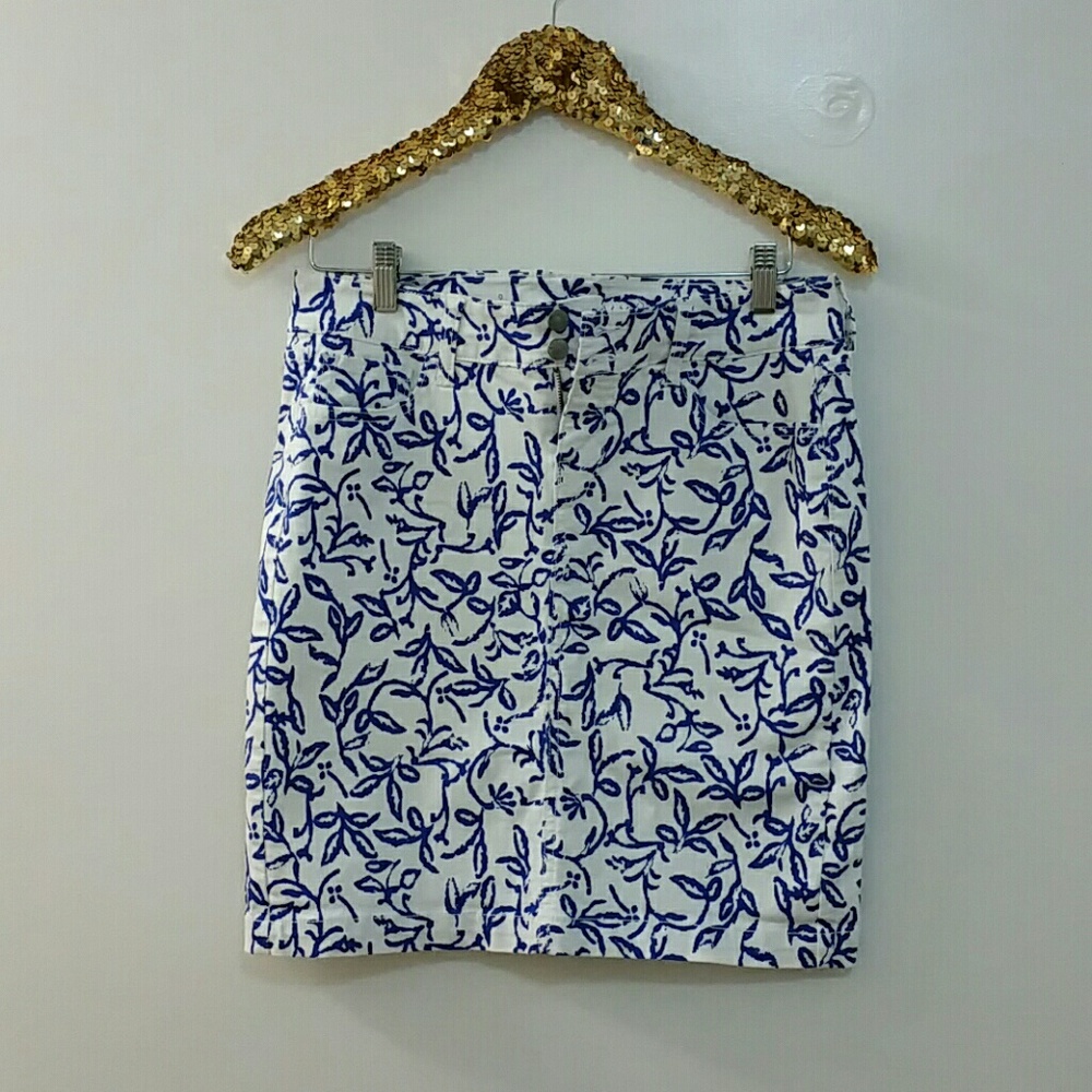 Old Navy patterned white denim pencil skirt