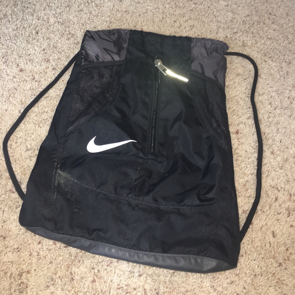 black nike drawstring backpack