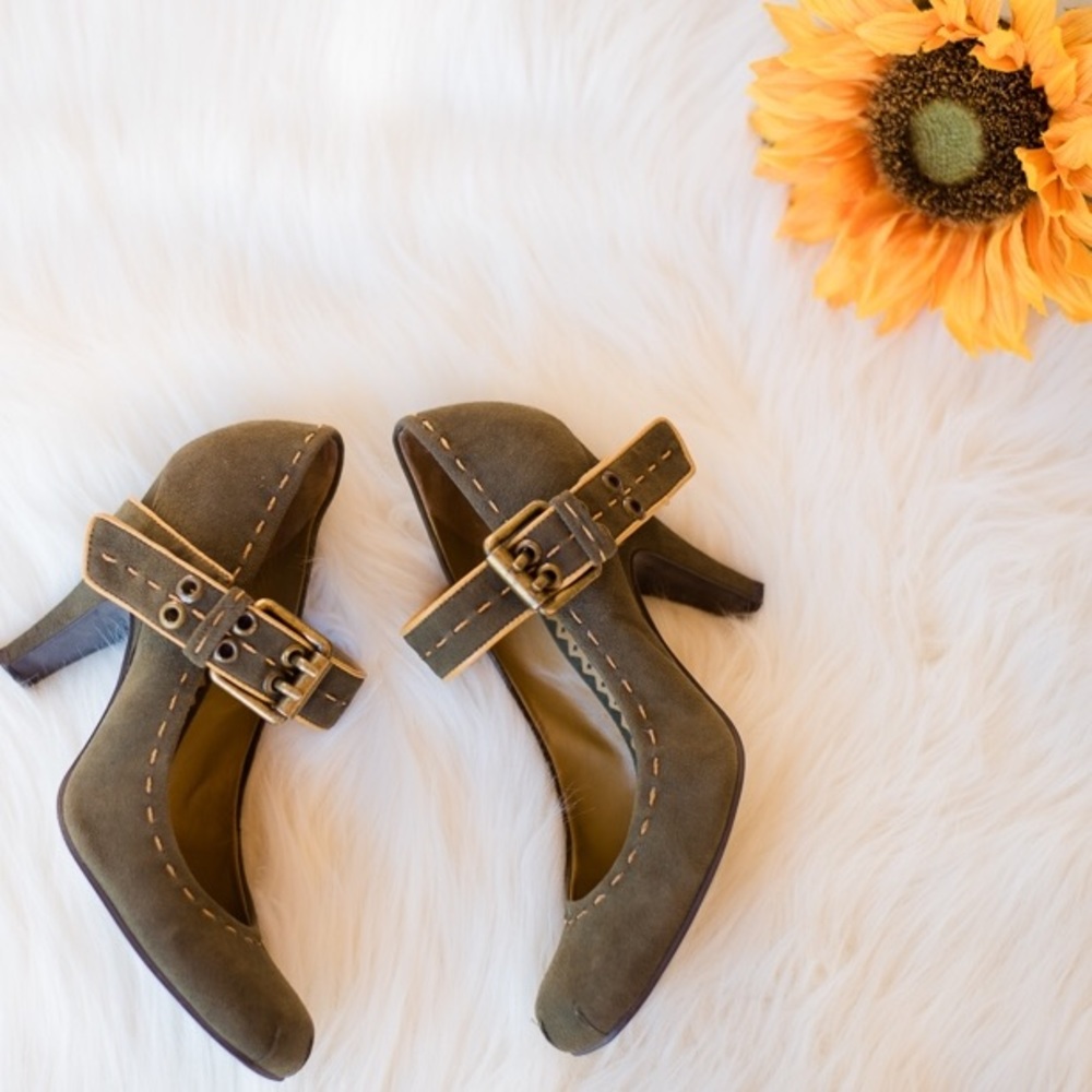Vince Camuto pumps