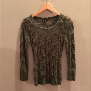 Long sleeved lace green shirt