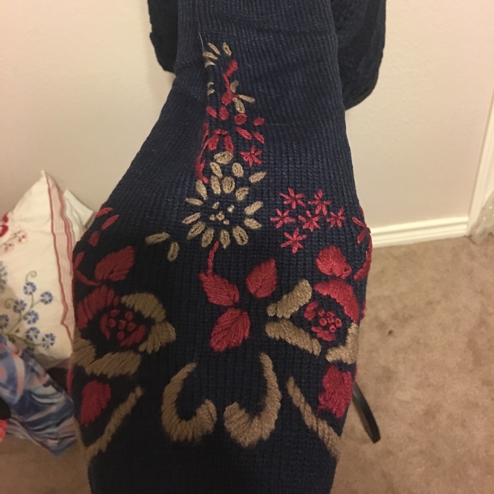 Knit Navy Sweater with sleeve design - Picture 5 of 8