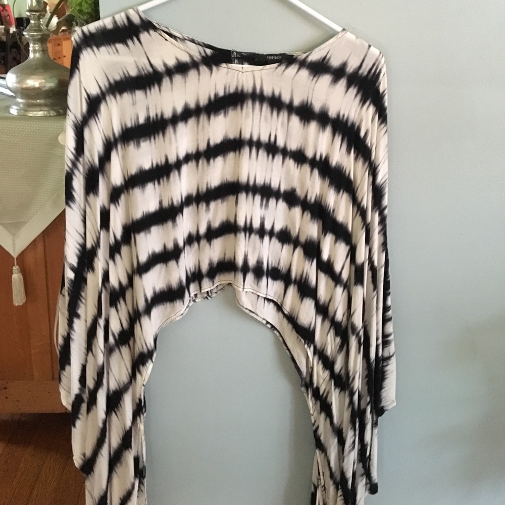 Flowy sleeve crop top