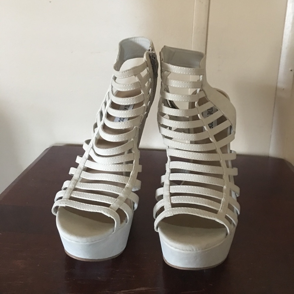 Beautiful Steve Madden wedges 👡