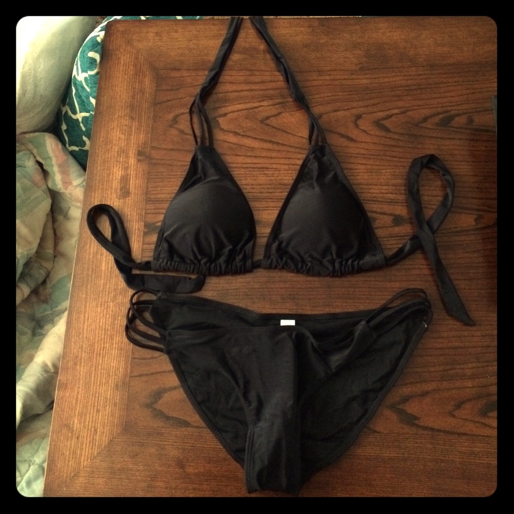 BRAND NEW BLACK STRING BIKINI 👙🔥