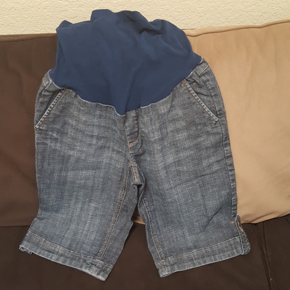 Maternity shorts size medium
