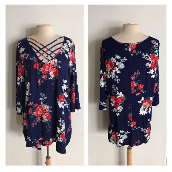 Tops - LAST ONE! (Plus) Floral top