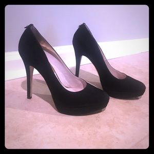 MICHAEL Michael KORS Black Suede Pumps