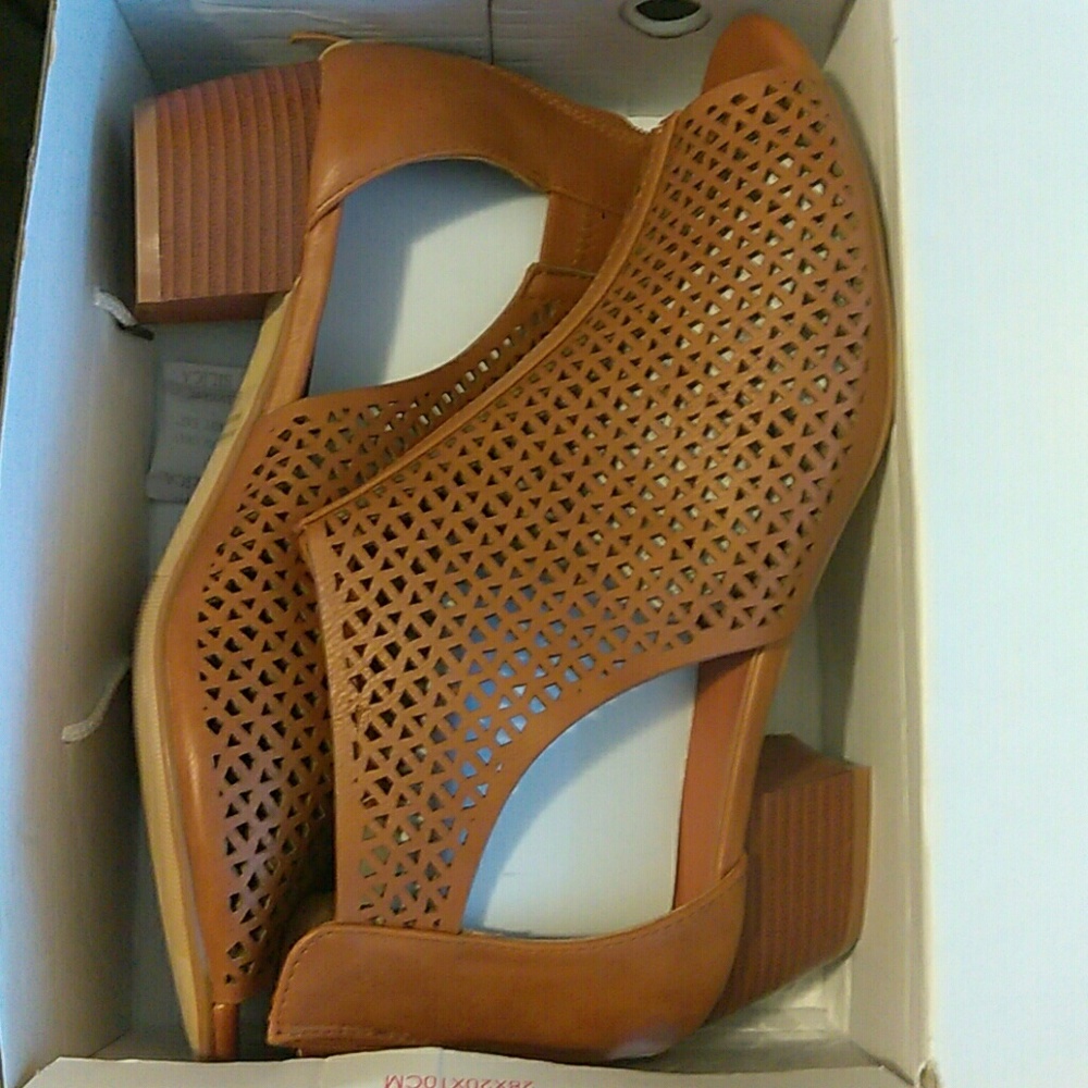 Peep toe summer booties