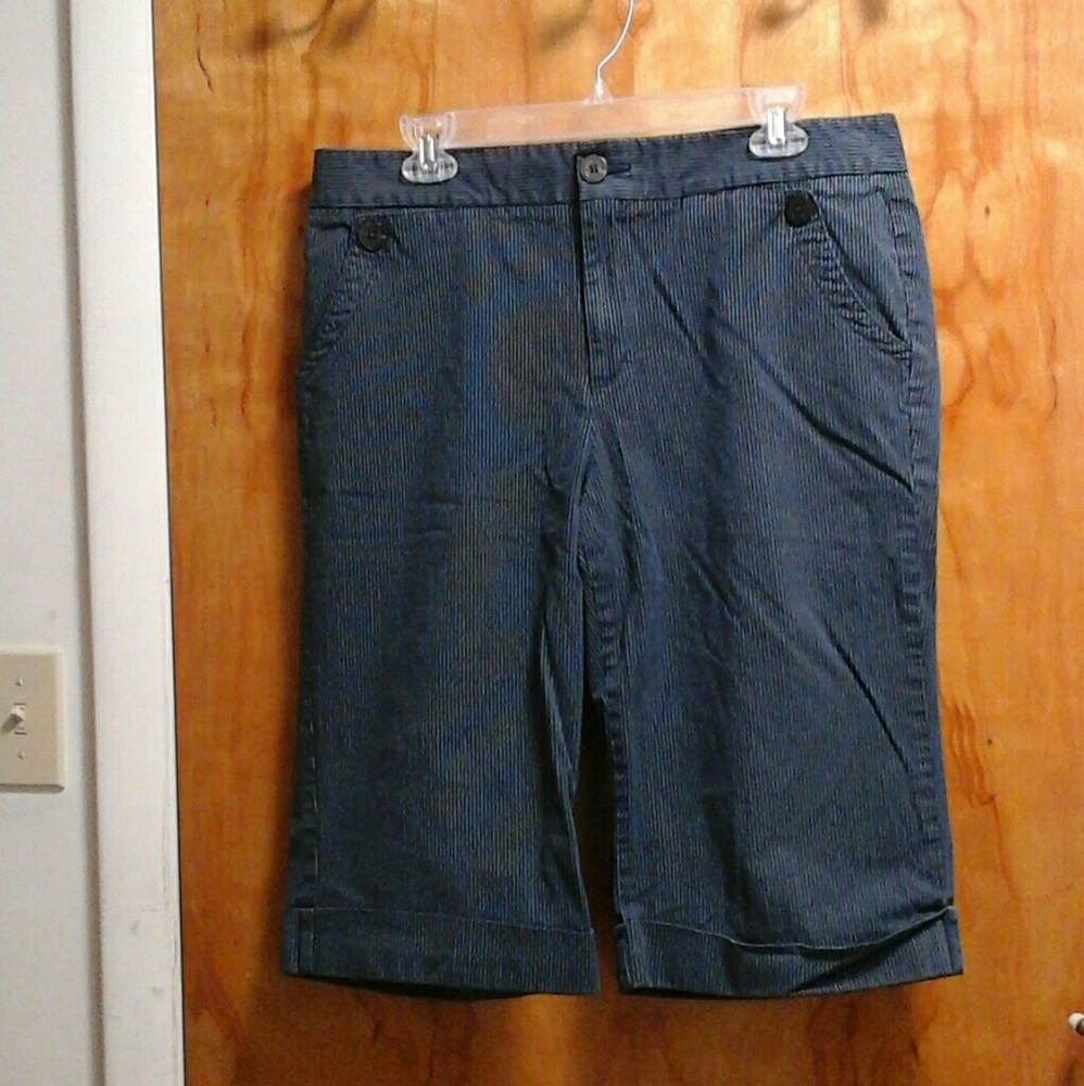 Women's Dockers Dress Capris.