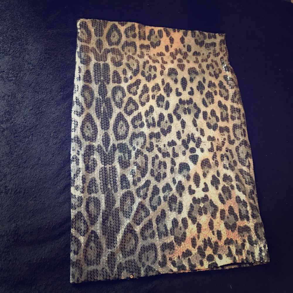 Black and white leopard fitted skirt