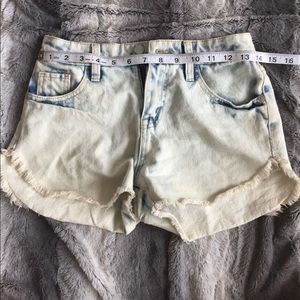 High-waisted acid wash shorts with frayed edges