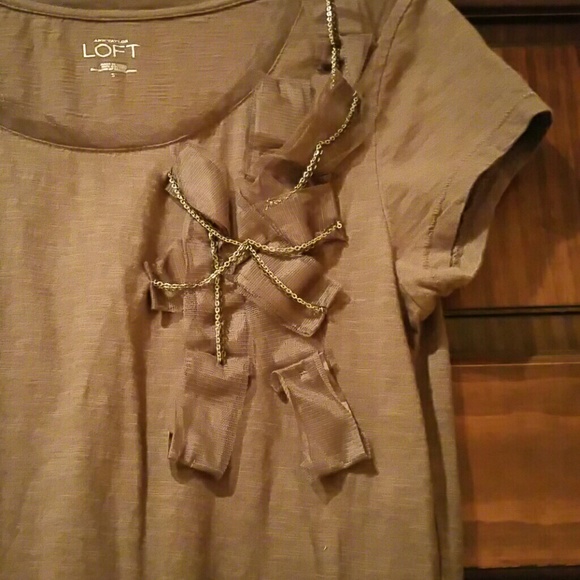 Beautiful top with bow detailing! - Picture 2 of 2