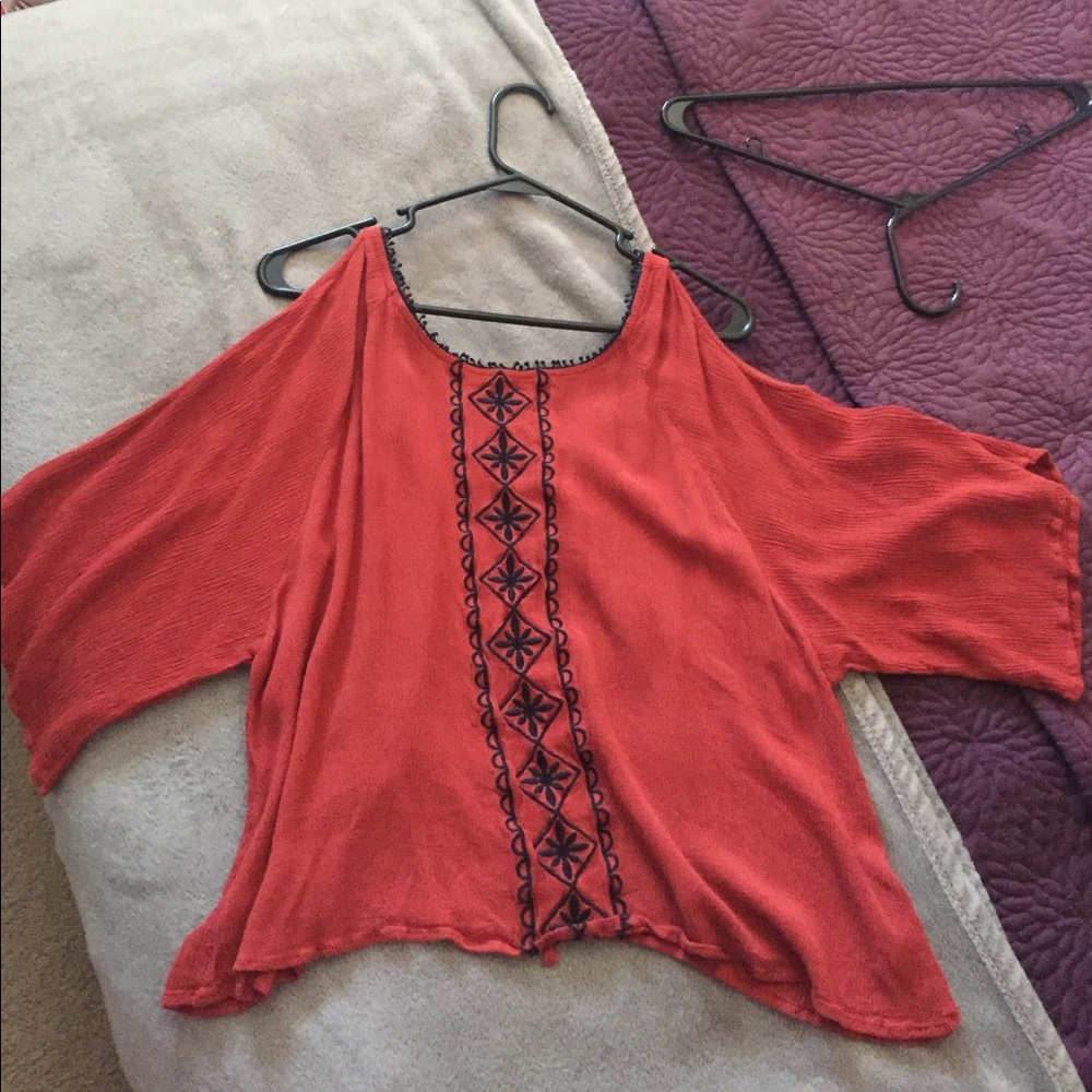 Summer top with cut out shoulders