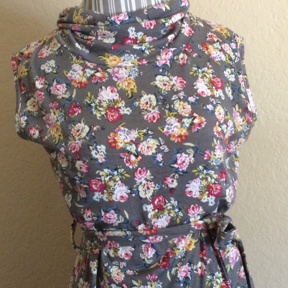 Gray High Collar Sleeveless Floral Mini Dress - Picture 2 of 8