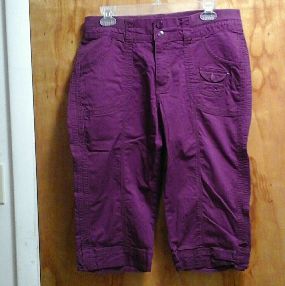 Women's Lee Easy Fit Capris.