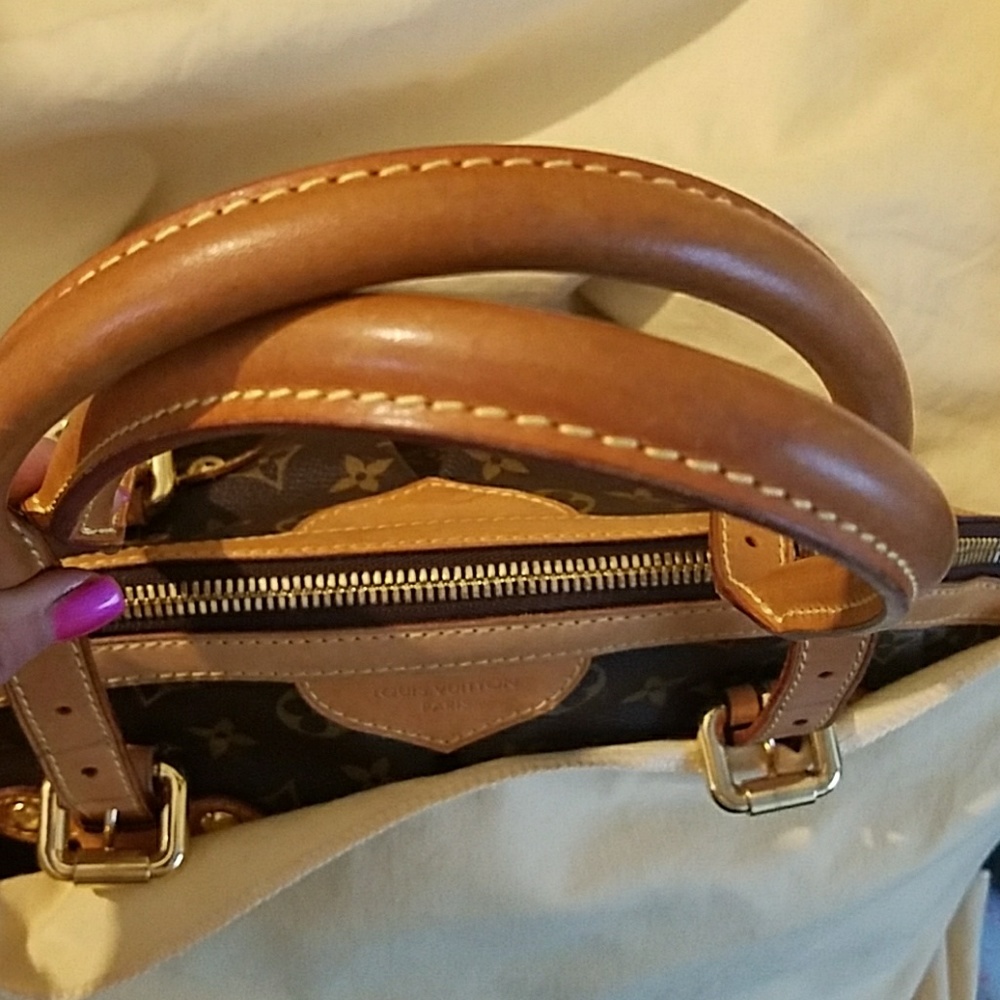 Louis Vuitton Tivoli GM in EUC - Picture 8 of 8