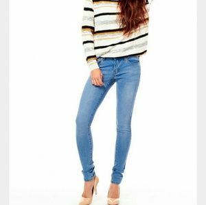 NWOT! Vins Me Mid-waist Straight Leg Jeans!
