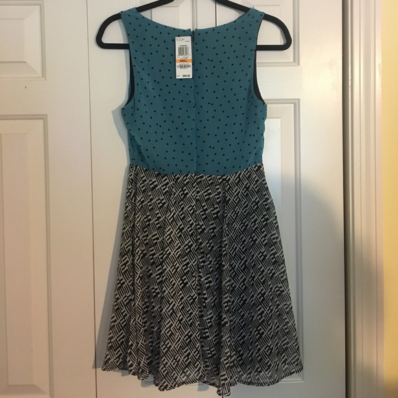 Dress - Picture 3 of 3