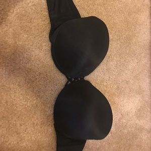 Black strapless bra