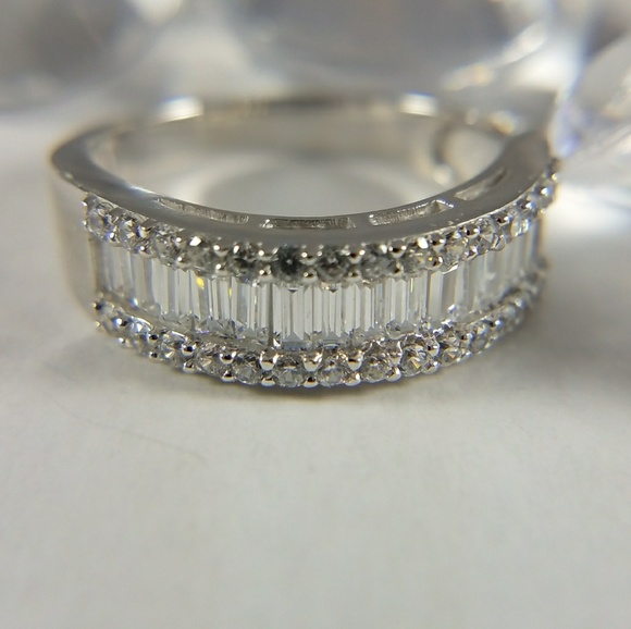 14k Solid White Gold Wedding Band Ring - Picture 7 of 10